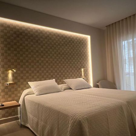 Hotel Restaurant Llansola Sant Carles De La Rapita Ngoại thất bức ảnh