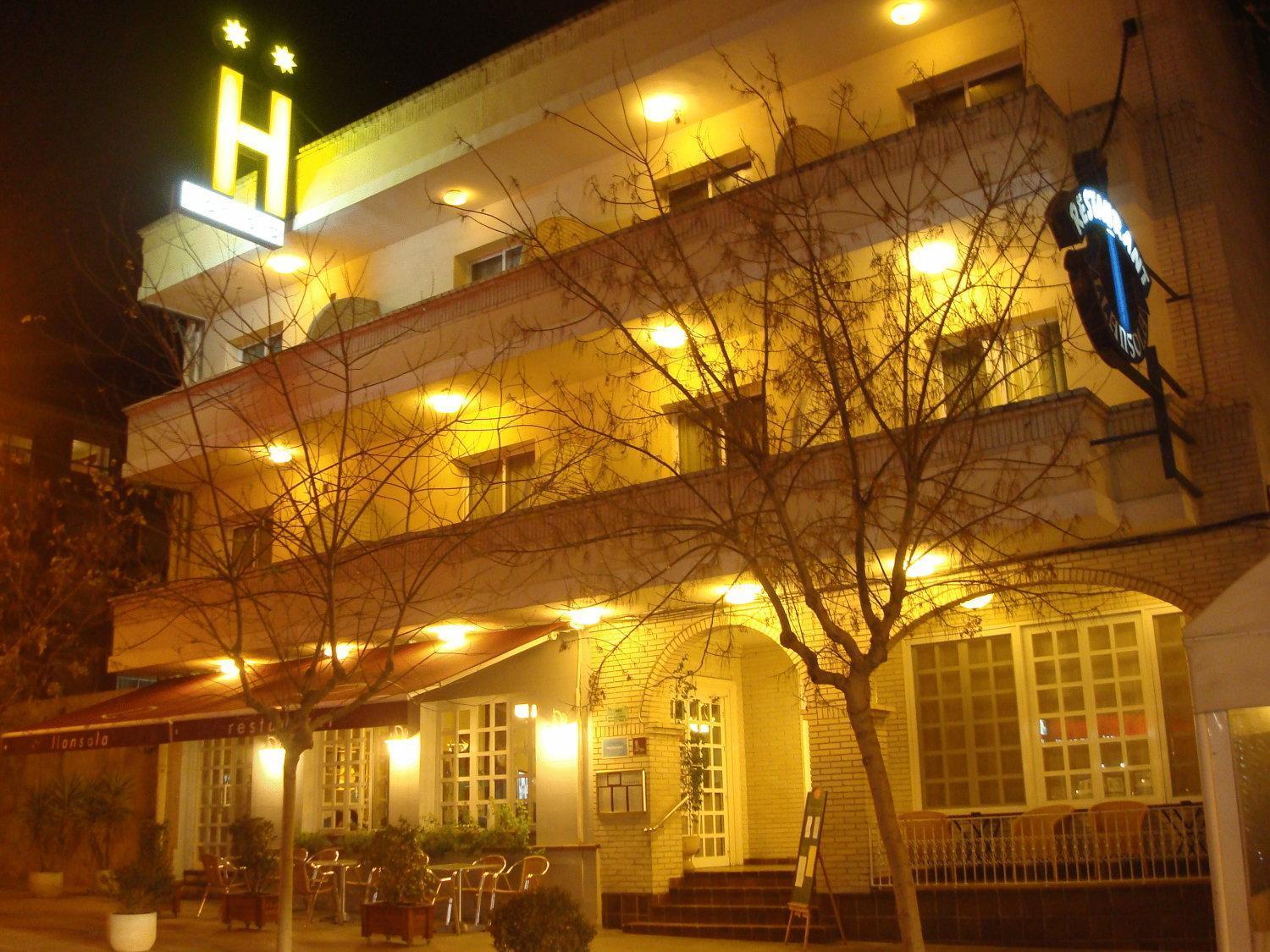 Hotel Restaurant Llansola Sant Carles De La Rapita Ngoại thất bức ảnh