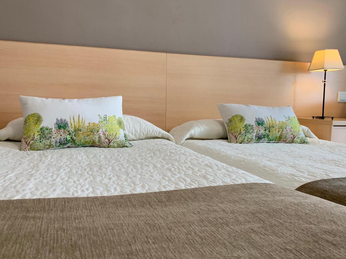 Hotel Restaurant Llansola Sant Carles De La Rapita Ngoại thất bức ảnh