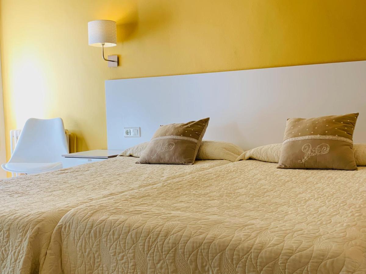 Hotel Restaurant Llansola Sant Carles De La Rapita Ngoại thất bức ảnh