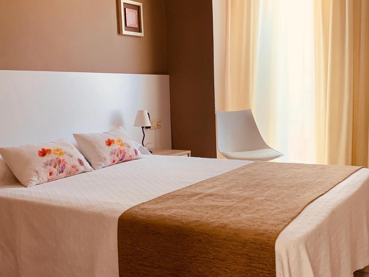Hotel Restaurant Llansola Sant Carles De La Rapita Ngoại thất bức ảnh
