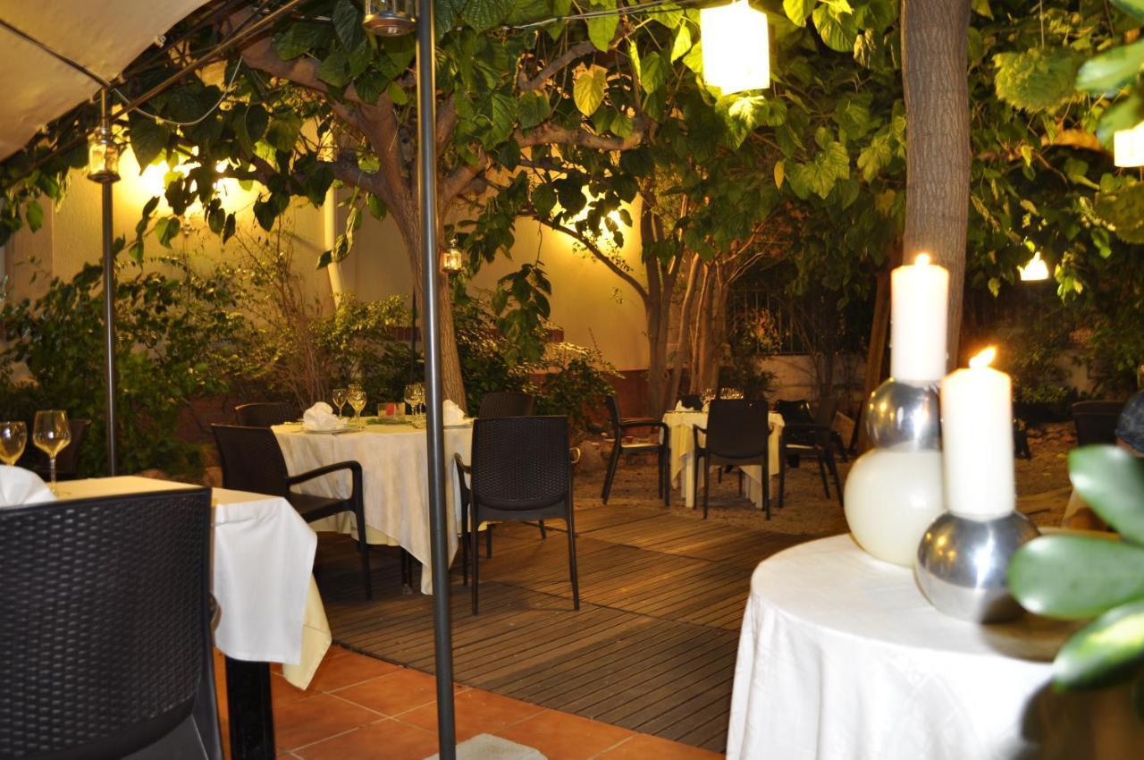 Hotel Restaurant Llansola Sant Carles De La Rapita Ngoại thất bức ảnh