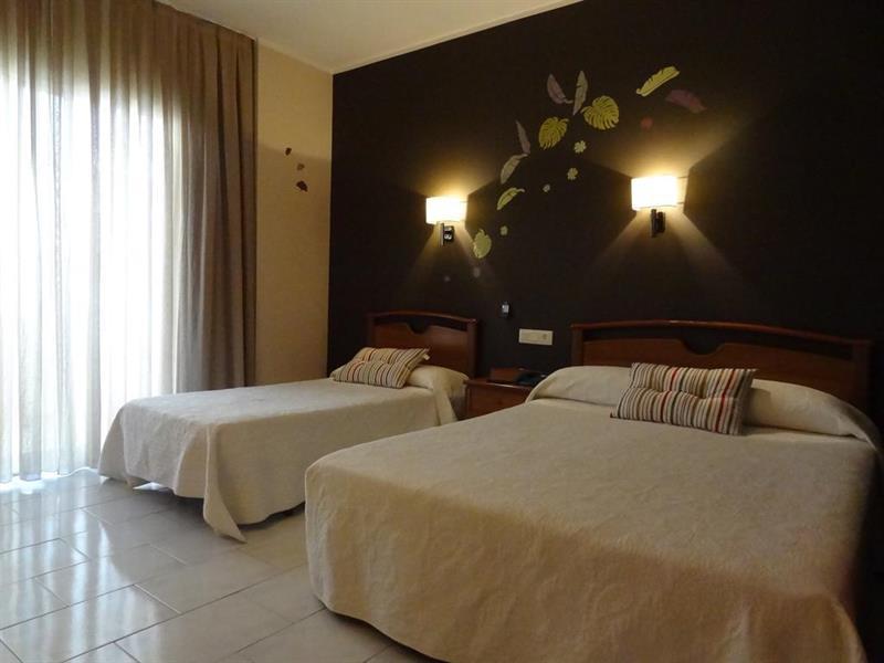 Hotel Restaurant Llansola Sant Carles De La Rapita Ngoại thất bức ảnh