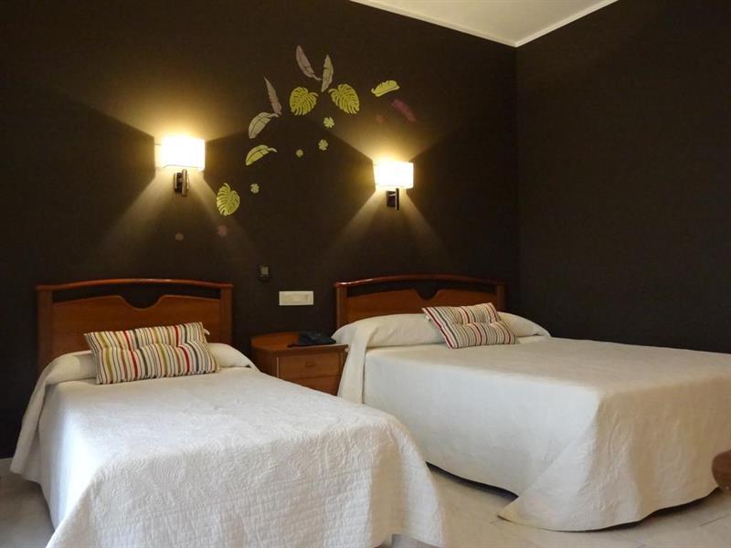 Hotel Restaurant Llansola Sant Carles De La Rapita Ngoại thất bức ảnh