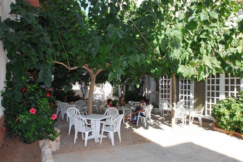 Hotel Restaurant Llansola Sant Carles De La Rapita Ngoại thất bức ảnh