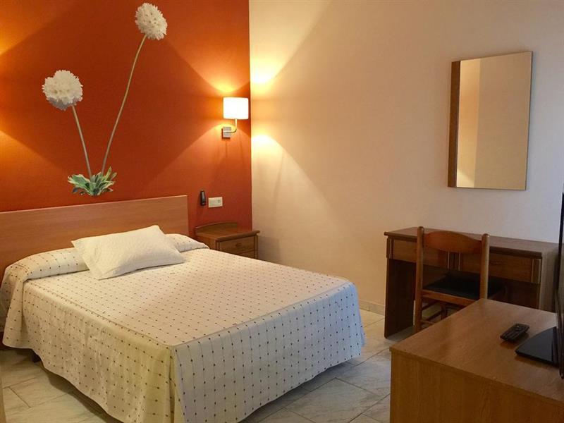 Hotel Restaurant Llansola Sant Carles De La Rapita Ngoại thất bức ảnh