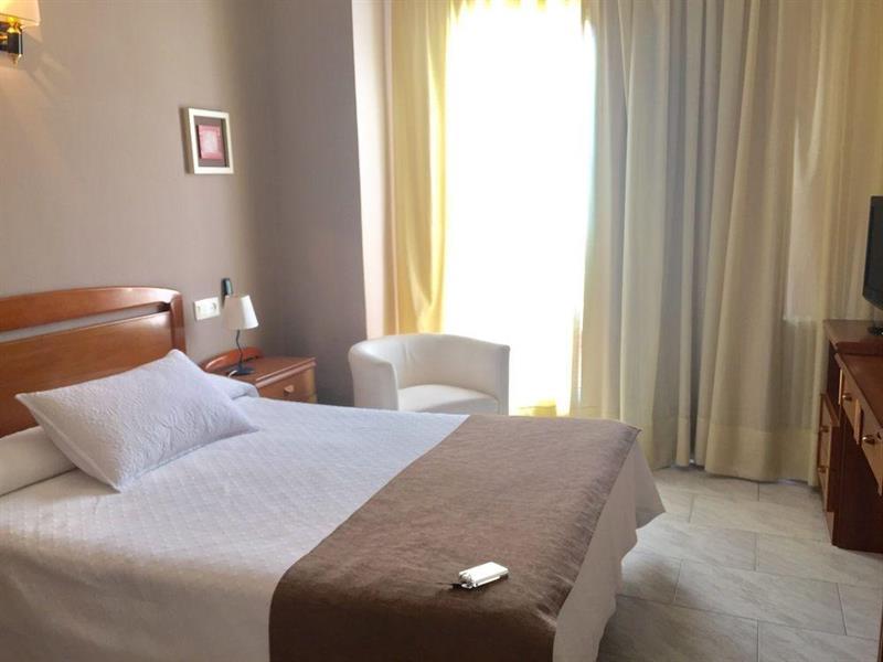 Hotel Restaurant Llansola Sant Carles De La Rapita Ngoại thất bức ảnh