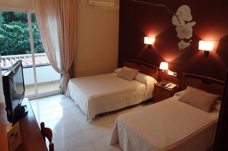Hotel Restaurant Llansola Sant Carles De La Rapita Ngoại thất bức ảnh